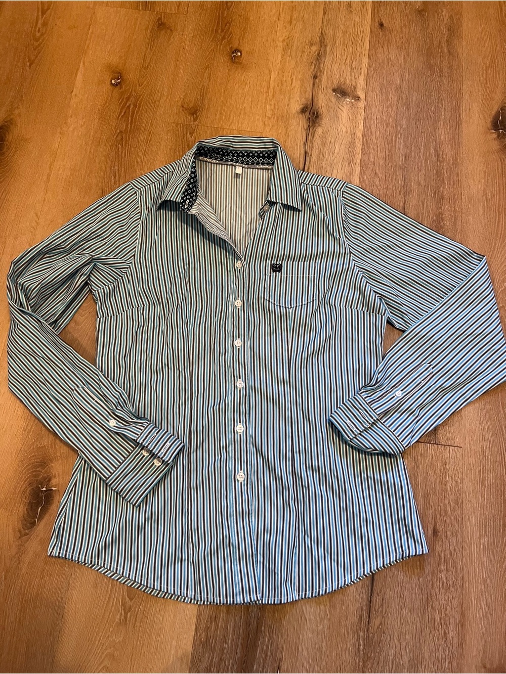 Women’s Cinch Large Blue and White Striped Button-Up Shirt
